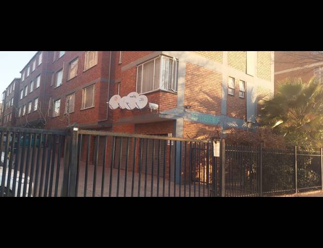 3 BEDROOM FLAT FOR SALE IN PRETORIA WEST